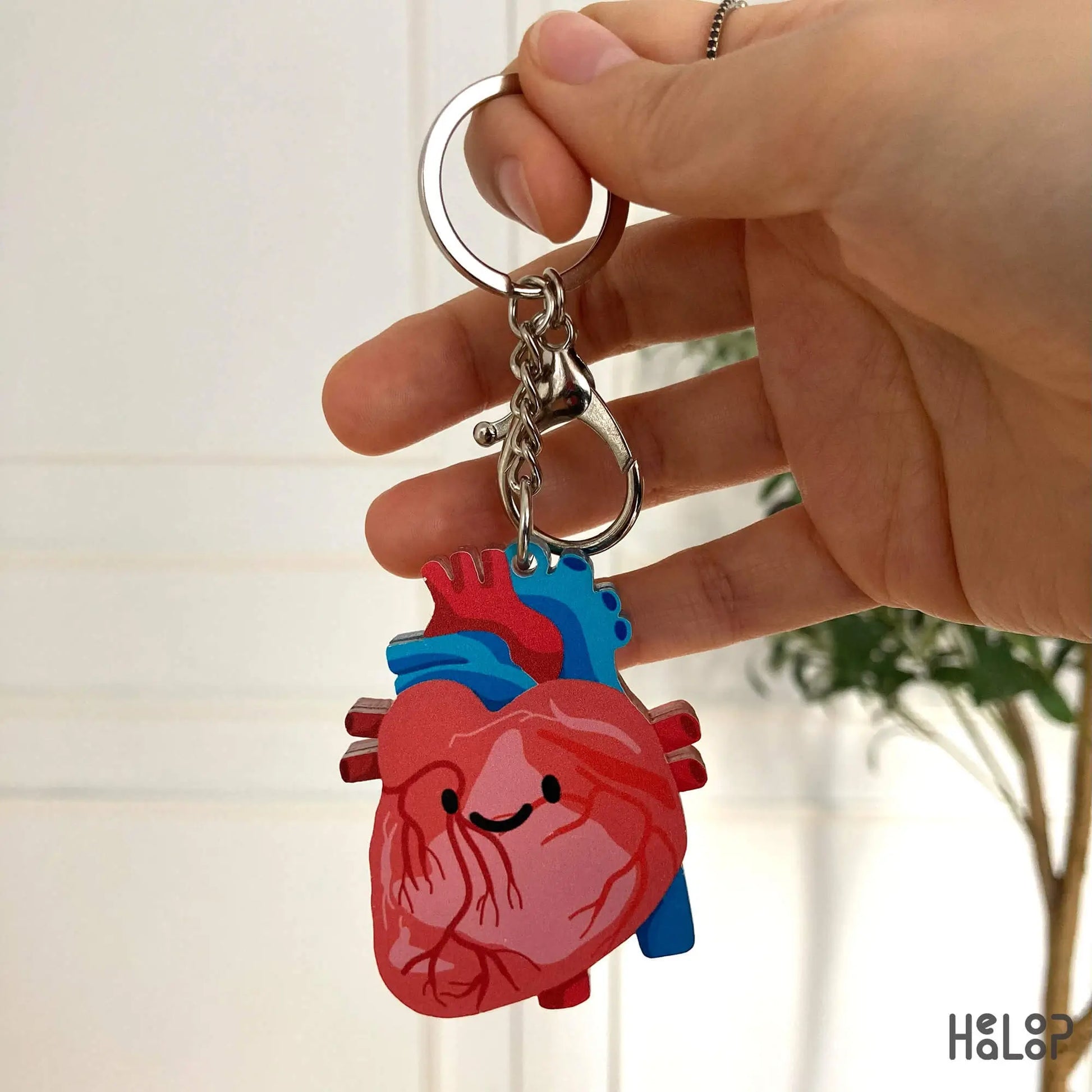 Back design of anatomical heart keychain