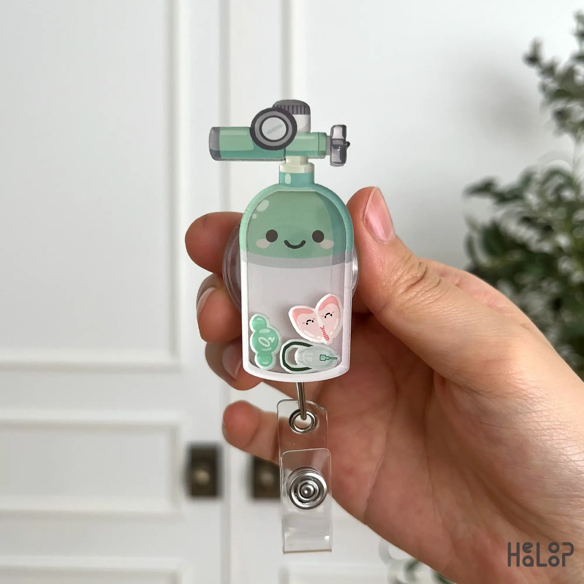 Cute oxygen tank badge reel with movable respiratory therapy shaker charms