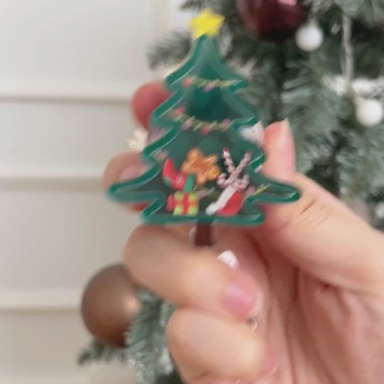 Christmas tree shaker badge reel video