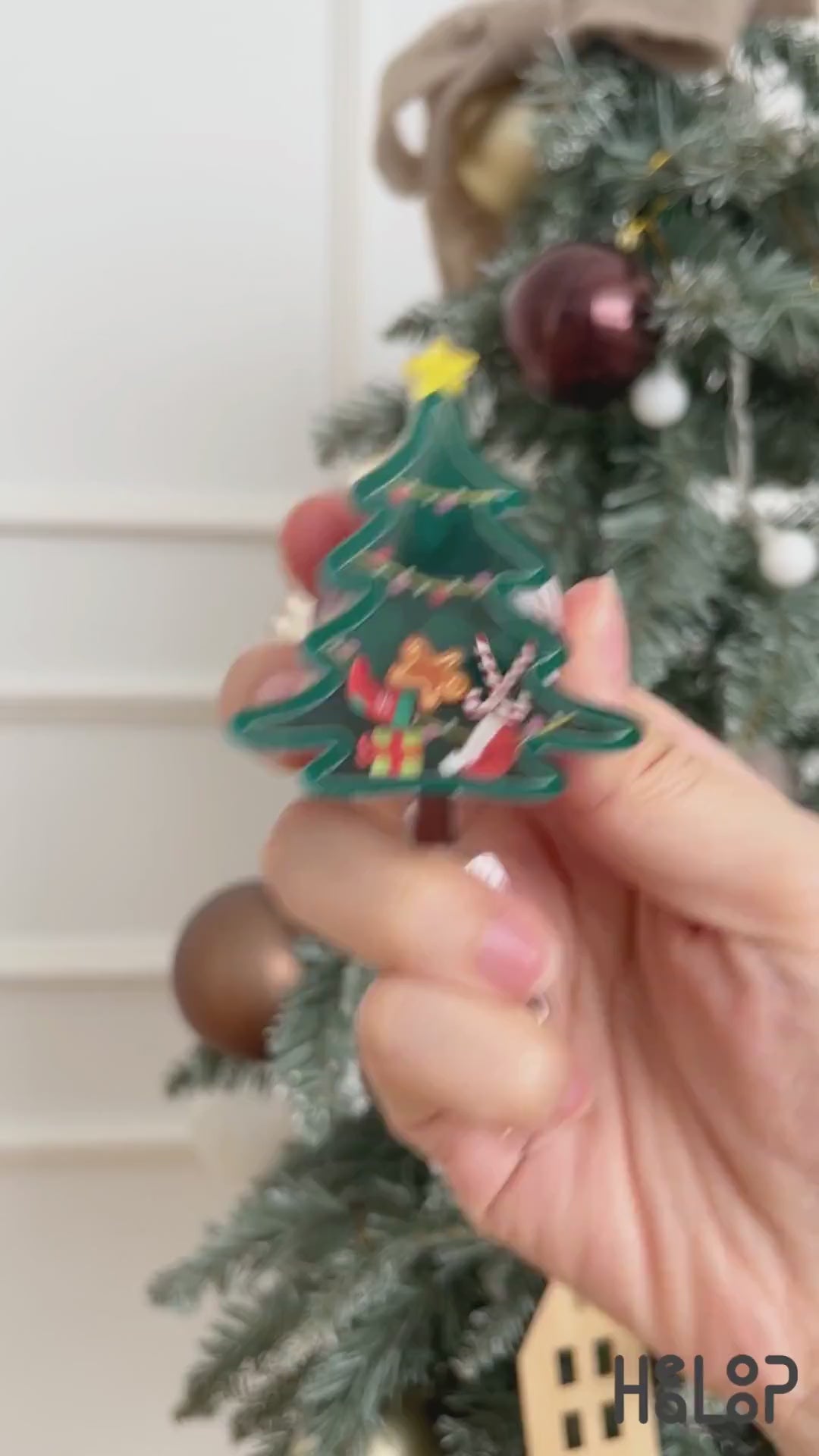 Christmas tree shaker badge reel video